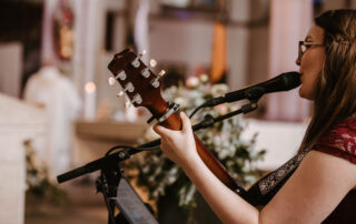 Hannah singt in der Kirche